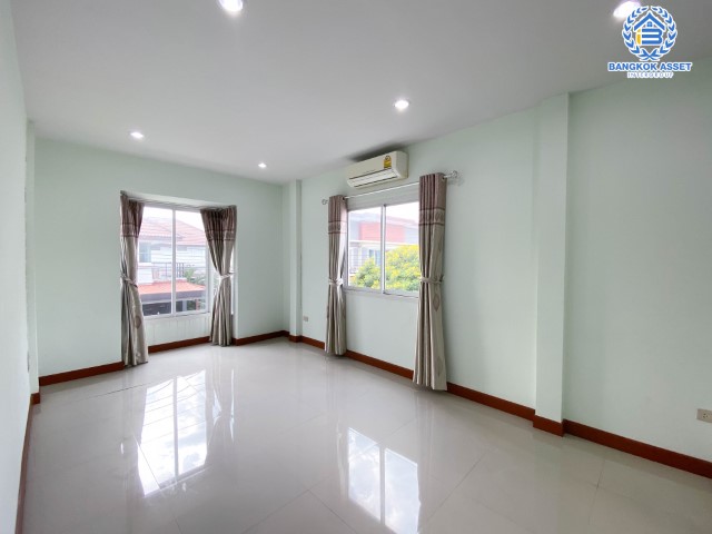 *****ทาวน์เฮ้าส์มือสอง โครงการ บัวทองธานี พาร์ควิลล์ 12 กาญจนาภิเษก หลังมุม! บนเนื้อที่ 28 ตร.ว. ฟังก์ชัน 3 ห้องนอน 2 ห้องน้ำ 1 ที่จอดรถ แถมฟรี! เครื่องปรับอากาศ เครื่องทำน้ำอุ่น ไม่เคยเข้าอยู่ ใกล้เซ็นทรัลเวสต์เกต เพียง 5 นาทีก็ถึงรถไฟฟ้าสายสีม่วง "สถานีบางพลู"